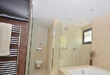 Bed and Breakfast in Vallauris (Alpes-Maritimes) or holiday homes and vacation rentals