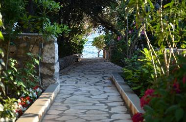 Private way to the beach
