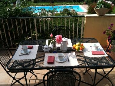 Terrace vue swimming-pool