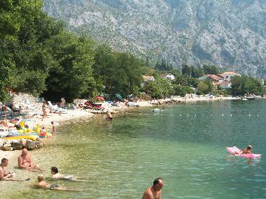 The coast line at Orahovac is just 3 minutes walk through the village from the apartment