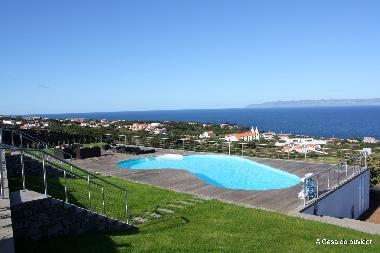 Vista da piscina para a Vila de S. Roque