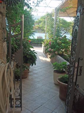 Bed and Breakfast in dubrovnik-zaton (Dubrovacko-Neretvanska) or holiday homes and vacation rentals