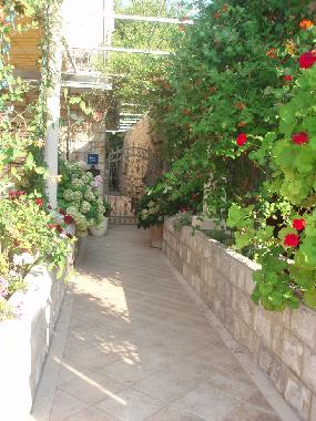 Bed and Breakfast in dubrovnik-zaton (Dubrovacko-Neretvanska) or holiday homes and vacation rentals