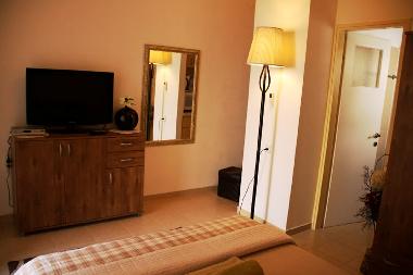 Family Studio suite (BO) for parents & 2 adult children (2+2) - (DBL & DBL)