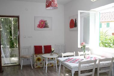 Holiday House in Grohote (Splitsko-Dalmatinska) or holiday homes and vacation rentals