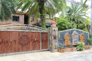 Holiday House in Chalong Beach (Phuket) or holiday homes and vacation rentals