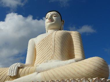 Large Buddha Statue Kandi Vihara Temple near the Bungalow