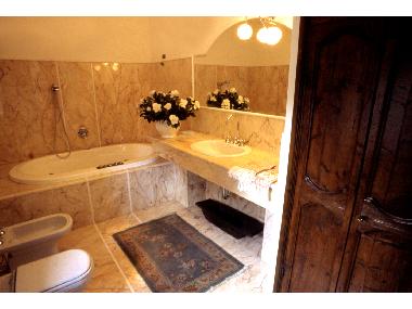 Villa in Montemaggiore al Metauro (Pesaro e Urbino) or holiday homes and vacation rentals