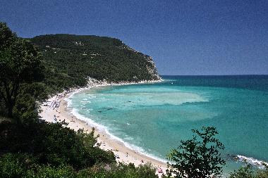surrounding area: La Riviera del Conero