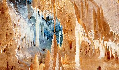 surrounding area: Grotte di Frasassi