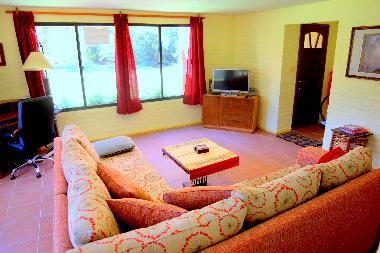 Flat panel TV and cable (with some English channels)