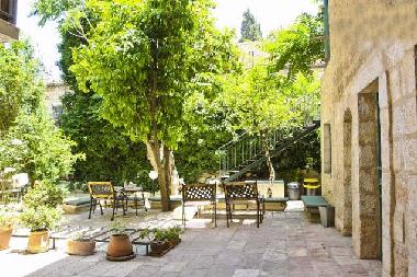 Garden & Courtyard