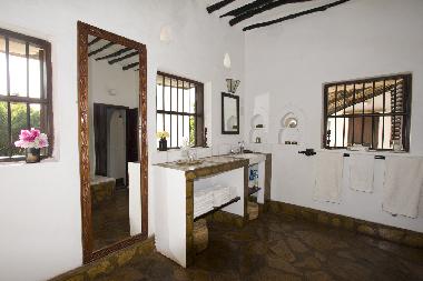 Amani Room Bathroom