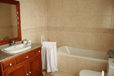 Holiday House in Quatro Ribeiras, Praia da Vit�ria (Azores) or holiday homes and vacation rentals
