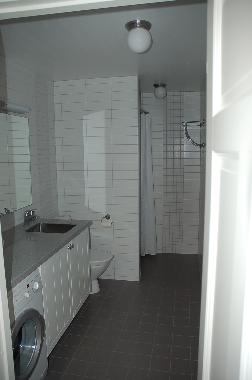 Bathroom with floor heating and washing mashine