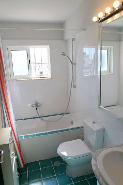 A brandnew bath with tub and top-notch fittings