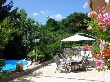 Pool with big Gas Grill and Table Tennis