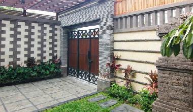 Covered front entrance and secured gate