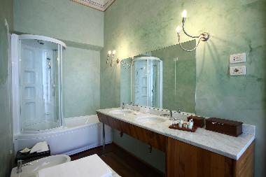 Amorini Suite bathroom