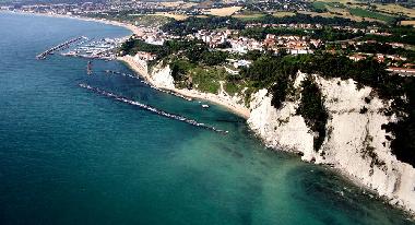 surroundings: Conero Riviera