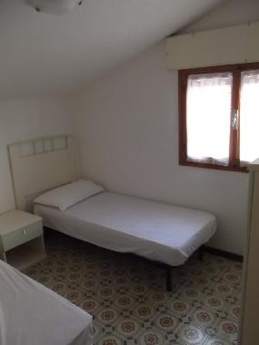 Double room with 2 single beds