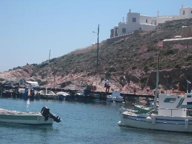 Achladi: the nearby little marina