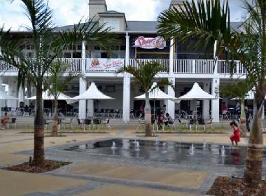 Cascavelle shopping mall and food court