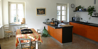 The open space kitchen and dining area: the kitchen is fully equipped with everything to cook your P