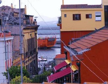 the area: the harbour