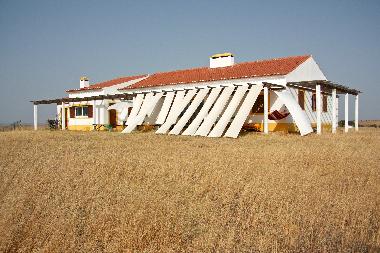 Holiday House in vora (Alentejo Central) or holiday homes and vacation rentals