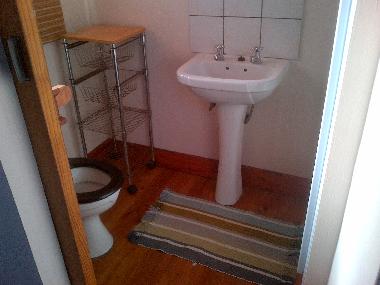 UPSTAIRS BATHROOM