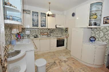 The fully equipped kitchen has a stove oven, extractor fan, fridge / freezer, dishwasher, microwave,