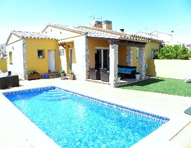 Holiday Apartment in L'Escala (Girona) or holiday homes and vacation rentals