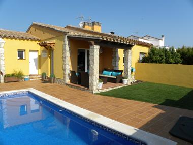 Holiday Apartment in L'Escala (Girona) or holiday homes and vacation rentals