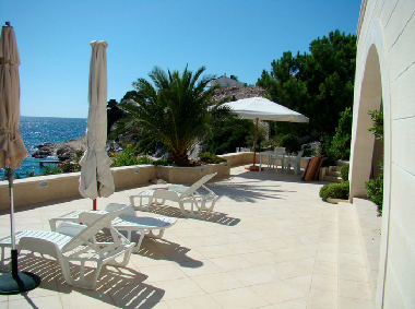 Holiday House in Primoten (Sibensko-Kninska) or holiday homes and vacation rentals