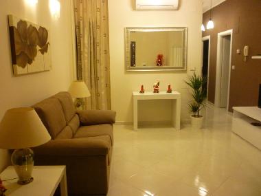 salon avec une table extensible