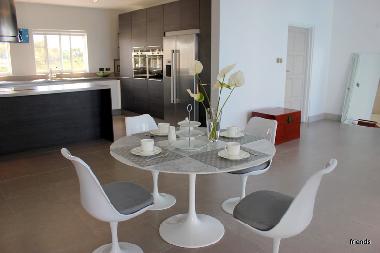 kitchen breakfast table