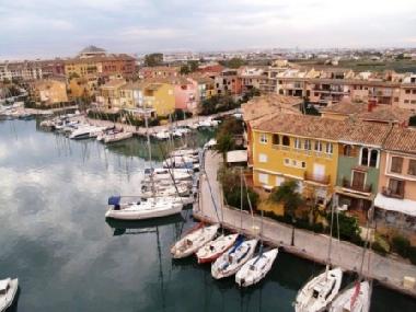 Holiday Apartment in port saplaya (Valencia / Val�ncia) or holiday homes and vacation rentals