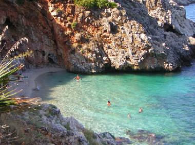 In the bay of the Zingaro Reserve should bathe in the months of April, May, June, September, October