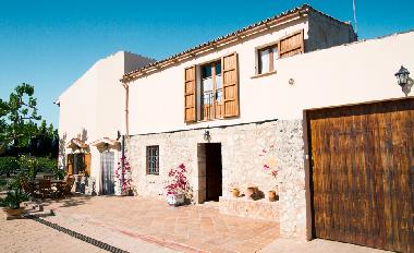 Villa in Muro (Mallorca) or holiday homes and vacation rentals