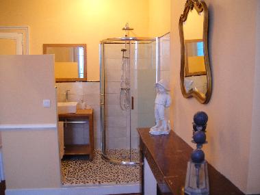 Rooms with private bathroom