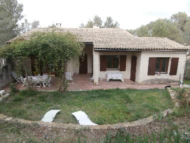 Holiday House in SAINT ETIENNE DU GRES (Bouches-du-Rh�ne) or holiday homes and vacation rentals