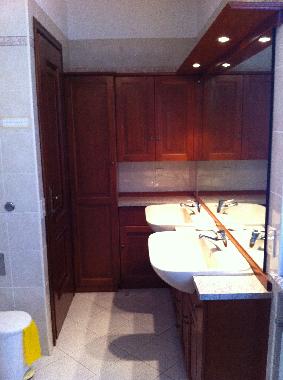 bathroom (2nd apartment)