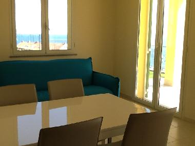 Sofa bed and main room 2
