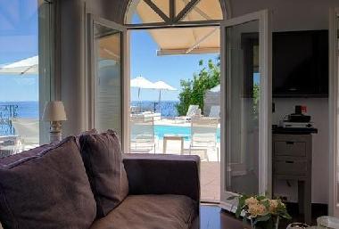 Bed and Breakfast in Vallauris (Alpes-Maritimes) or holiday homes and vacation rentals