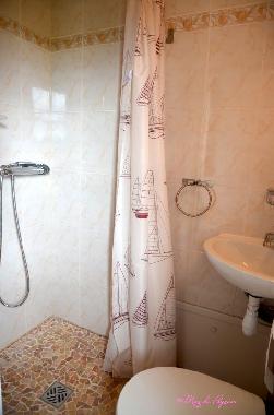 Holiday House in Dions (Gard) or holiday homes and vacation rentals