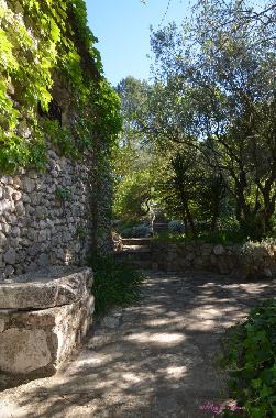 Holiday House in Dions (Gard) or holiday homes and vacation rentals