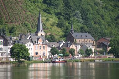 Holiday Apartment in Alf (Mosel - Saar) or holiday homes and vacation rentals