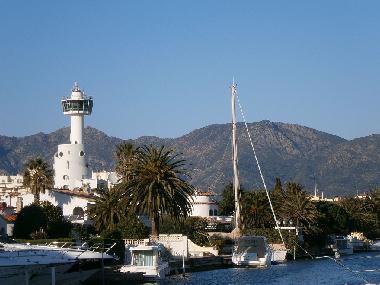 Holiday Apartment in EMPURIAVRAVA ROSES (Girona) or holiday homes and vacation rentals