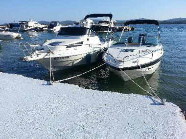 Wir verfungen mit 5 ganz neue Bootsanlegeplatze vor dem Haus und, Blick vom Steg, Tiefgang 1 m, geei